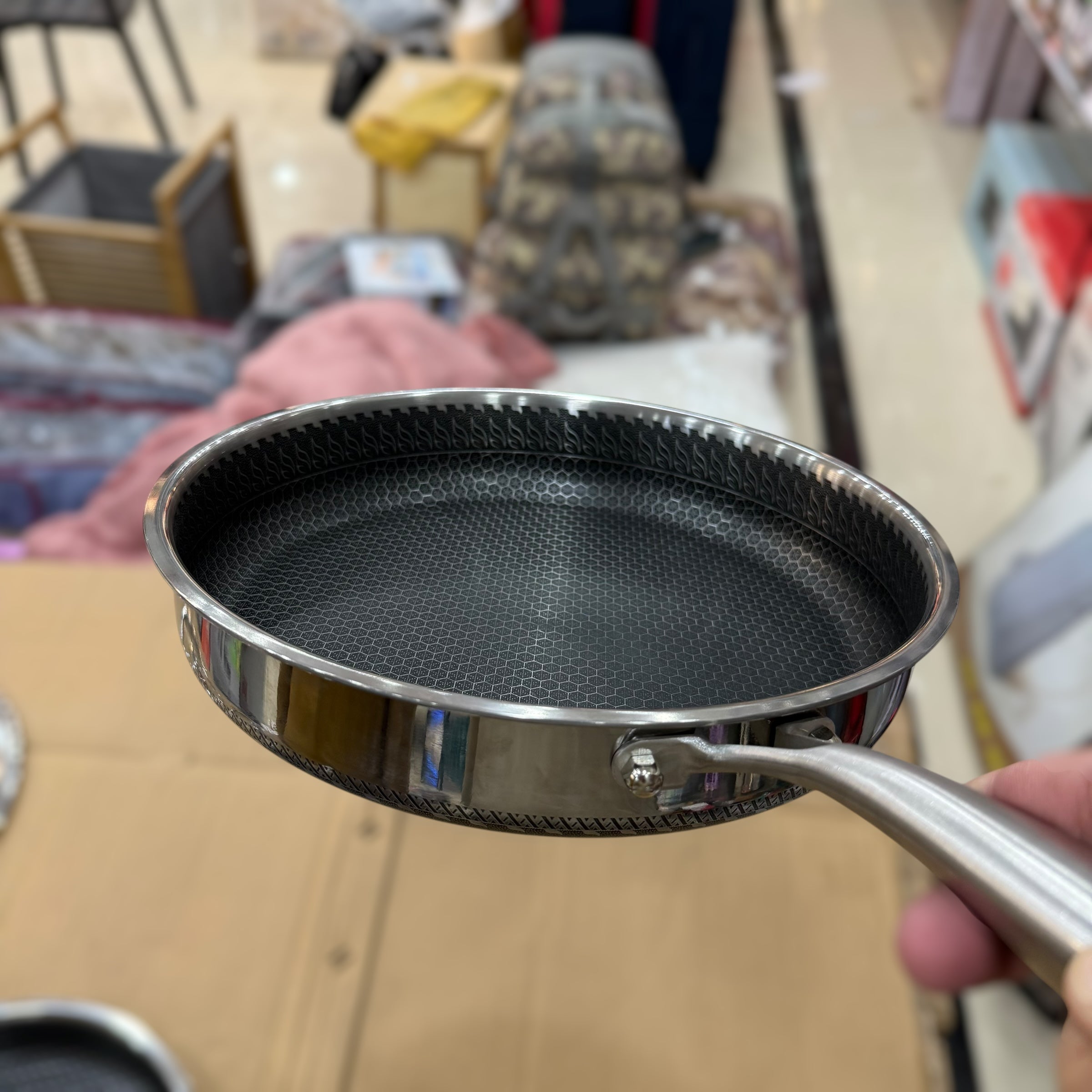 Laser Coated Honeycomb Frypan with Glass Lid