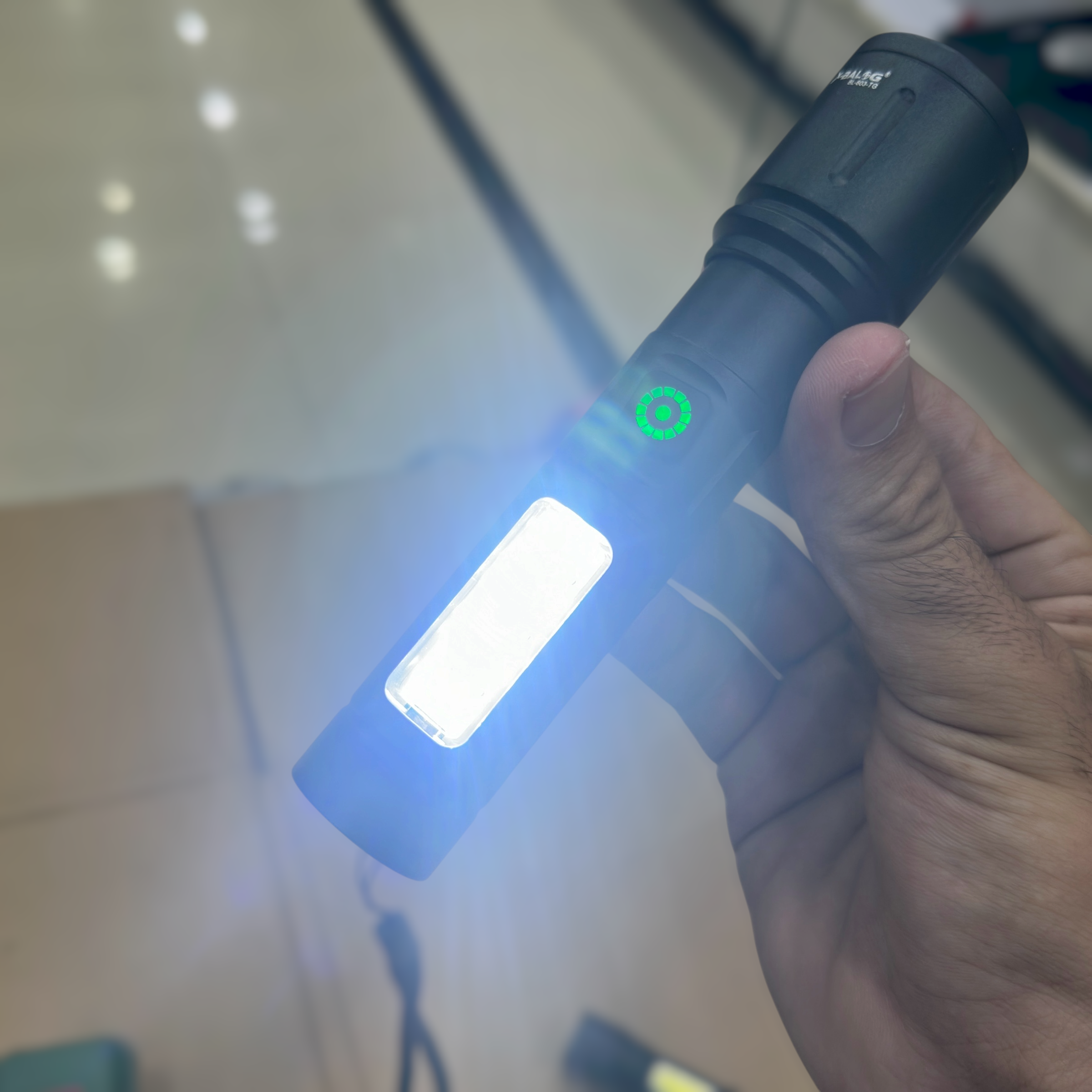 Zoomable Rechargeable LED Torch light