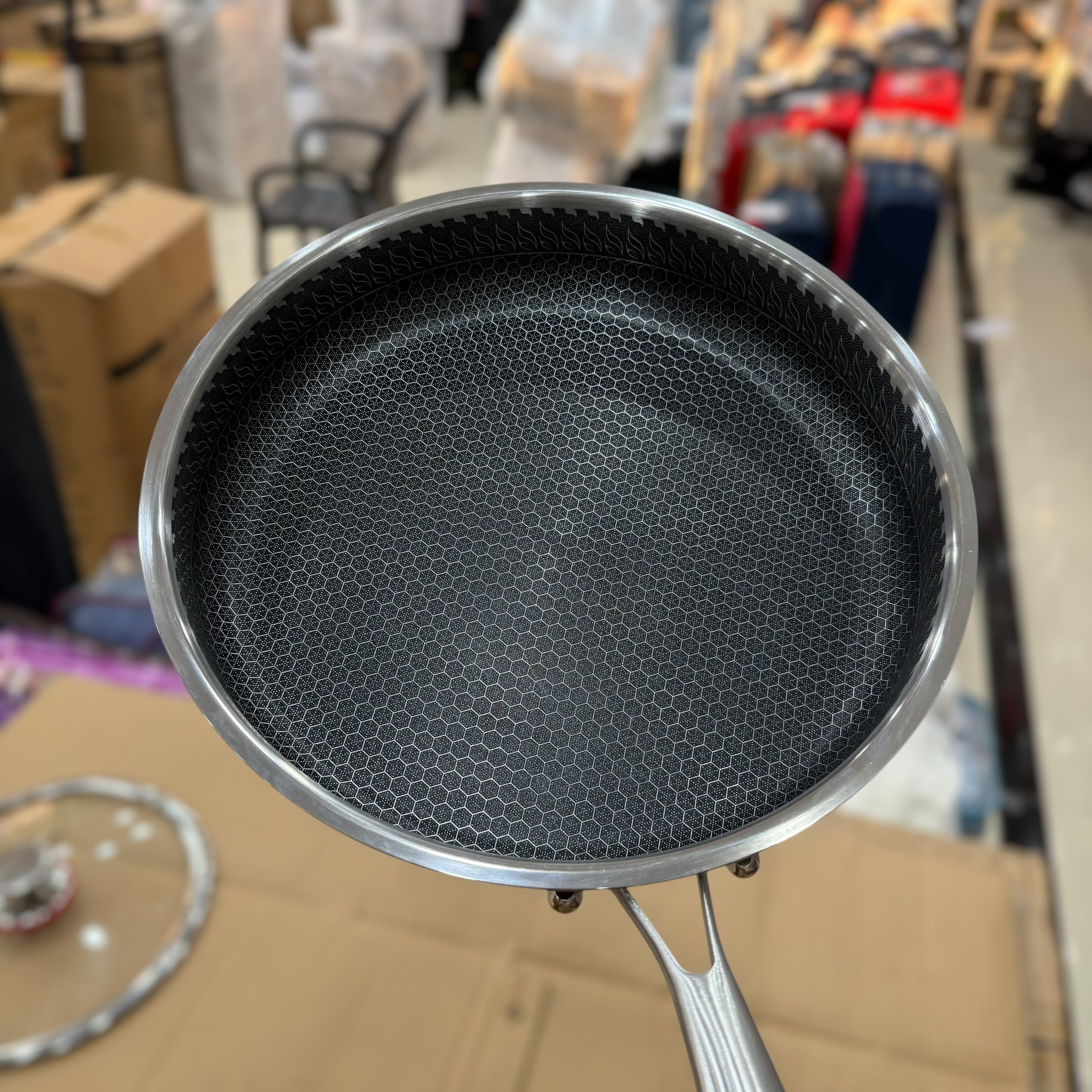 Laser Coated Honeycomb Frypan with Glass Lid