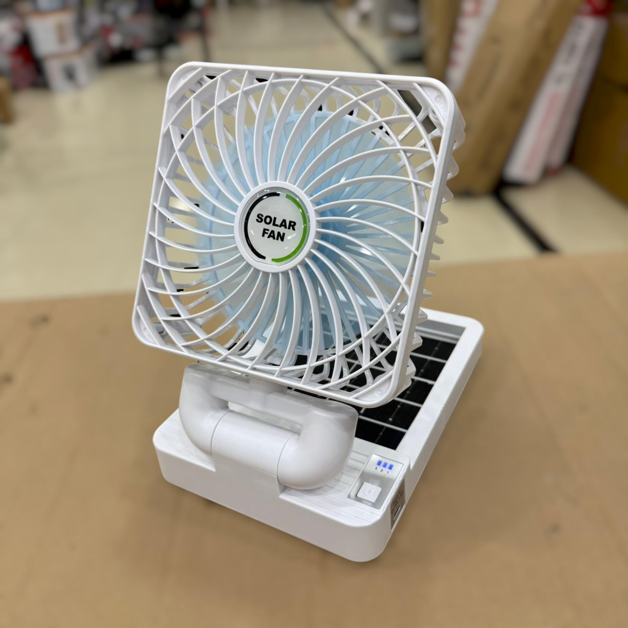Foldable Solar Rechargeable 
Fan 666