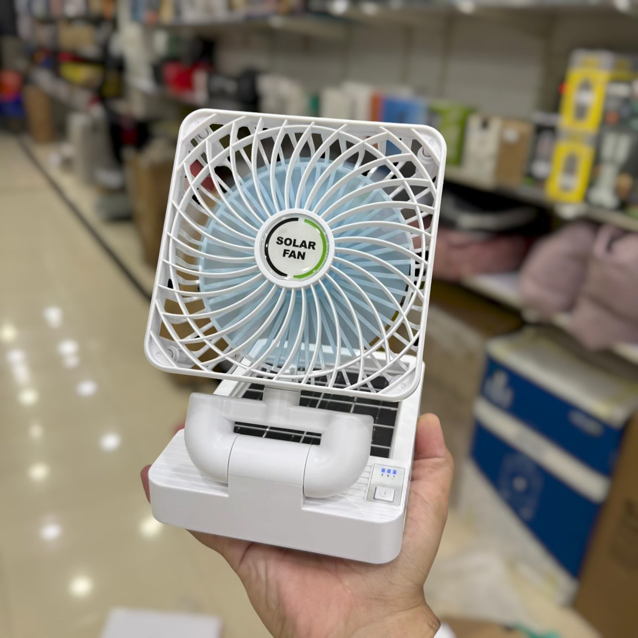 Foldable Solar Rechargeable 
Fan 666