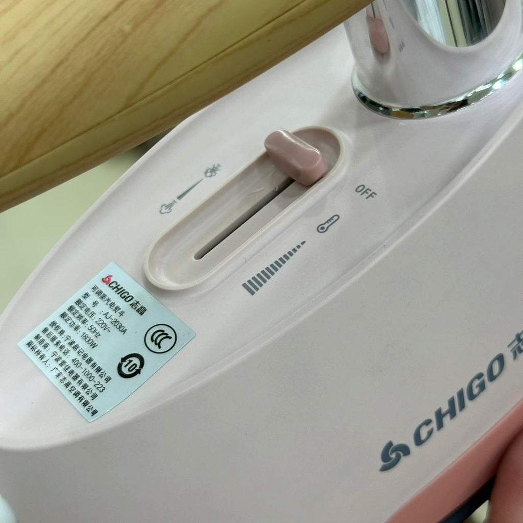 CHIGO Adjustable Steam Iron