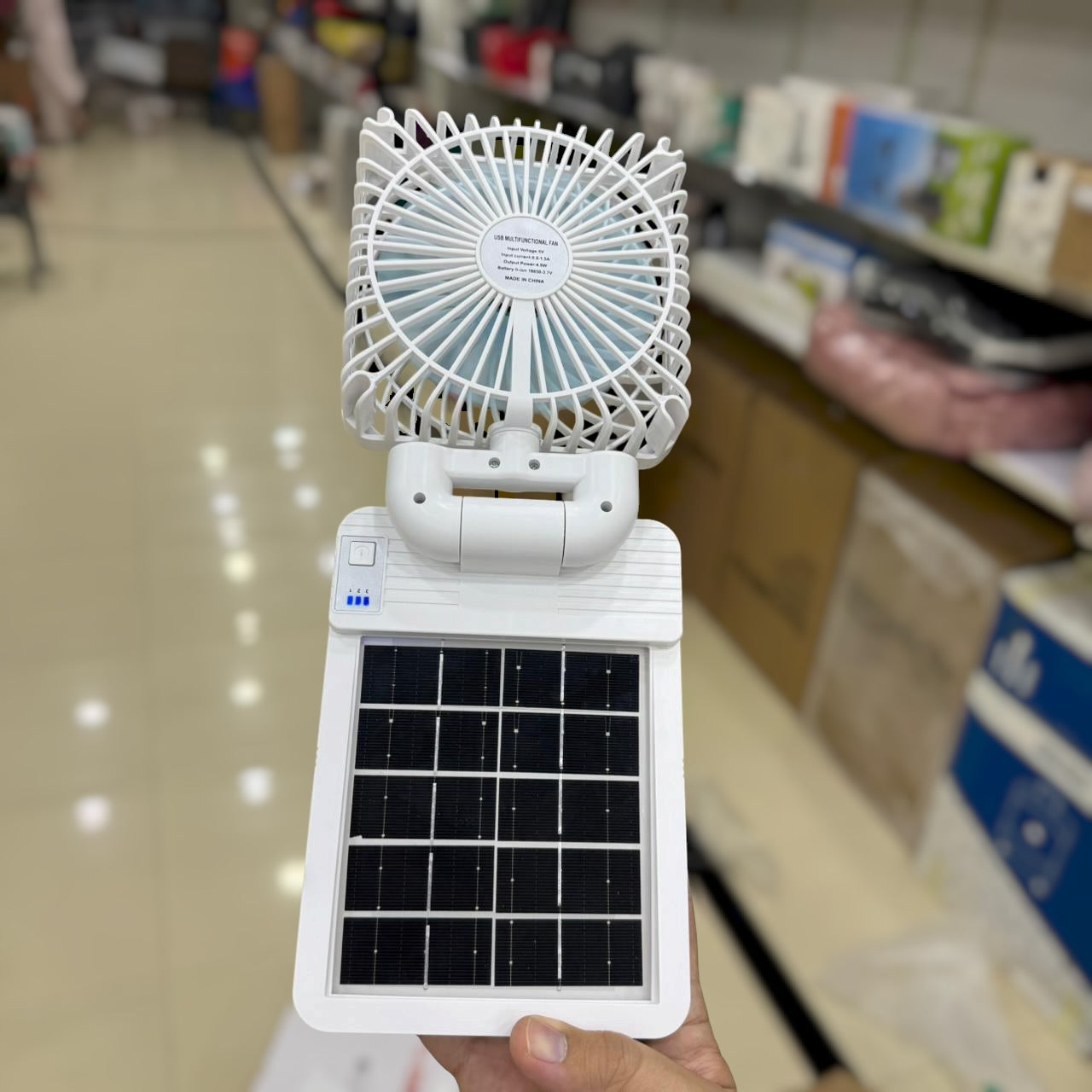 Foldable Solar Rechargeable 
Fan 666
