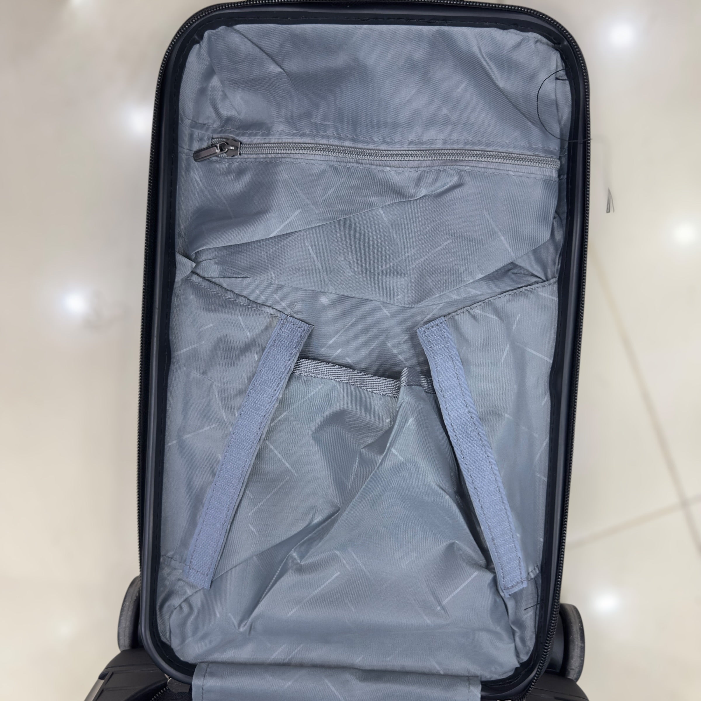 IT UK SOLIDITE Expendable Luggage Set