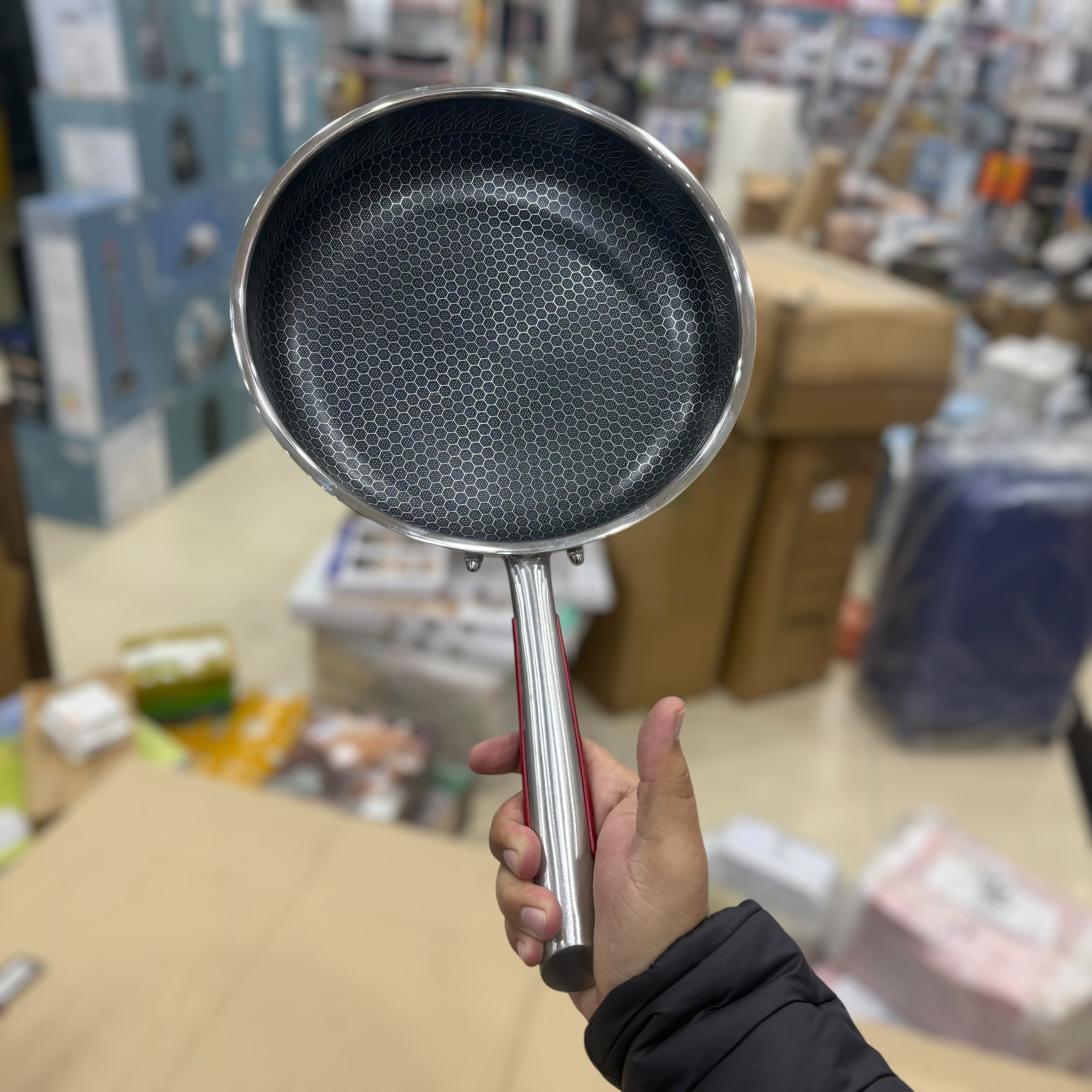 Laser Coated Honeycomb Frypan with Glass Lid