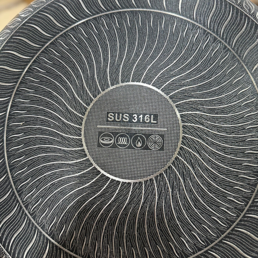 Laser Coated Honeycomb Frypan with Glass Lid