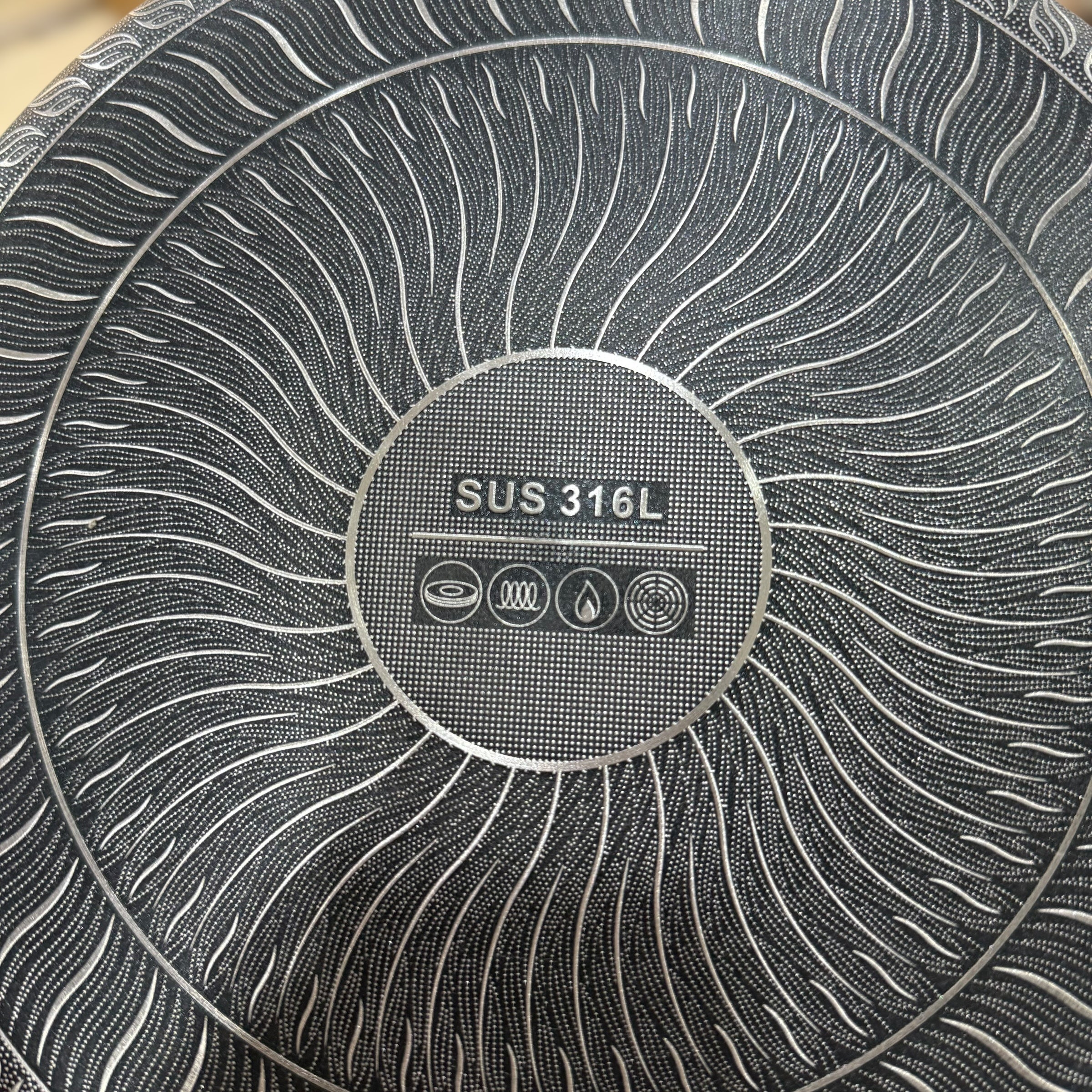 Laser Coated Honeycomb Frypan with Glass Lid