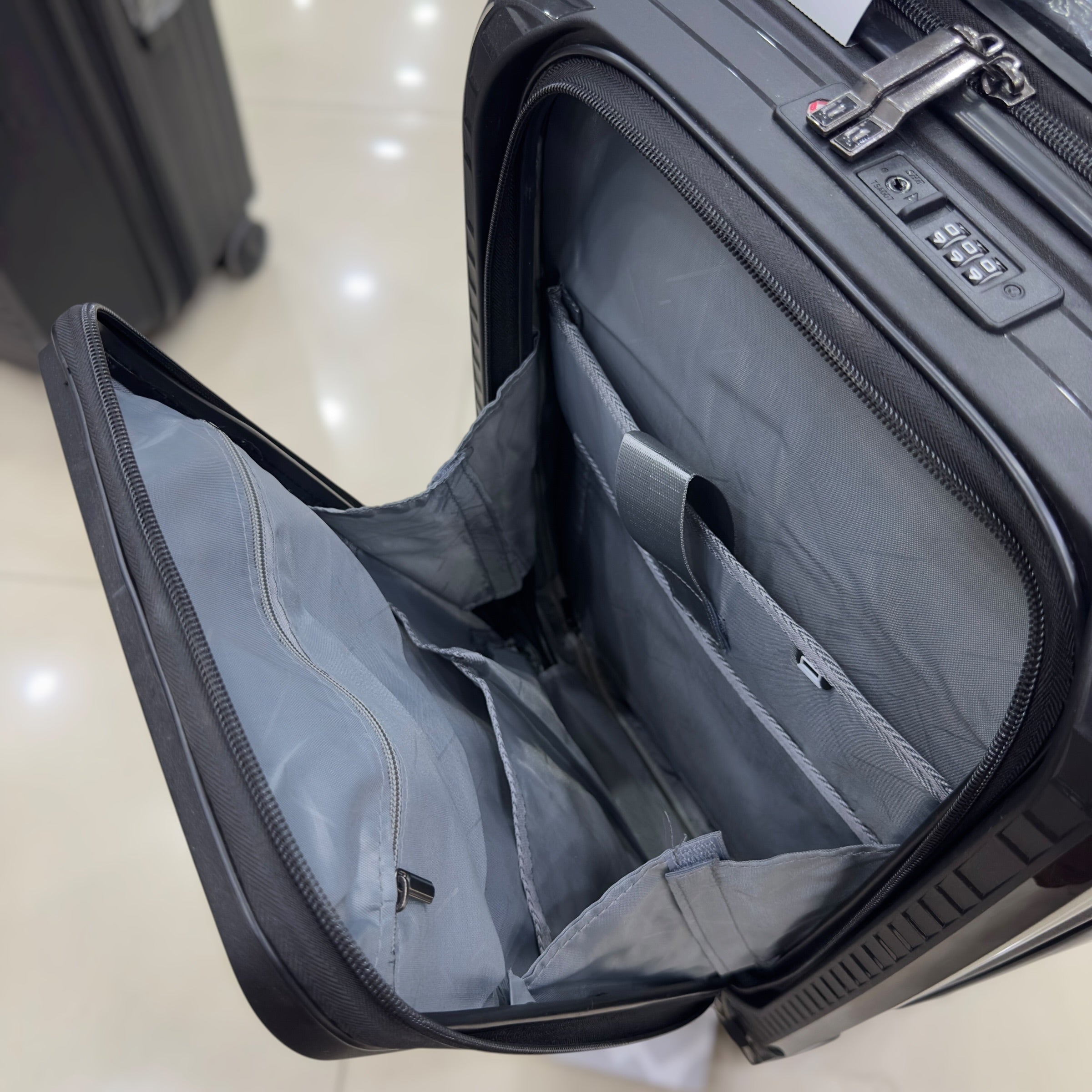 IT UK SOLIDITE Expendable Luggage Set