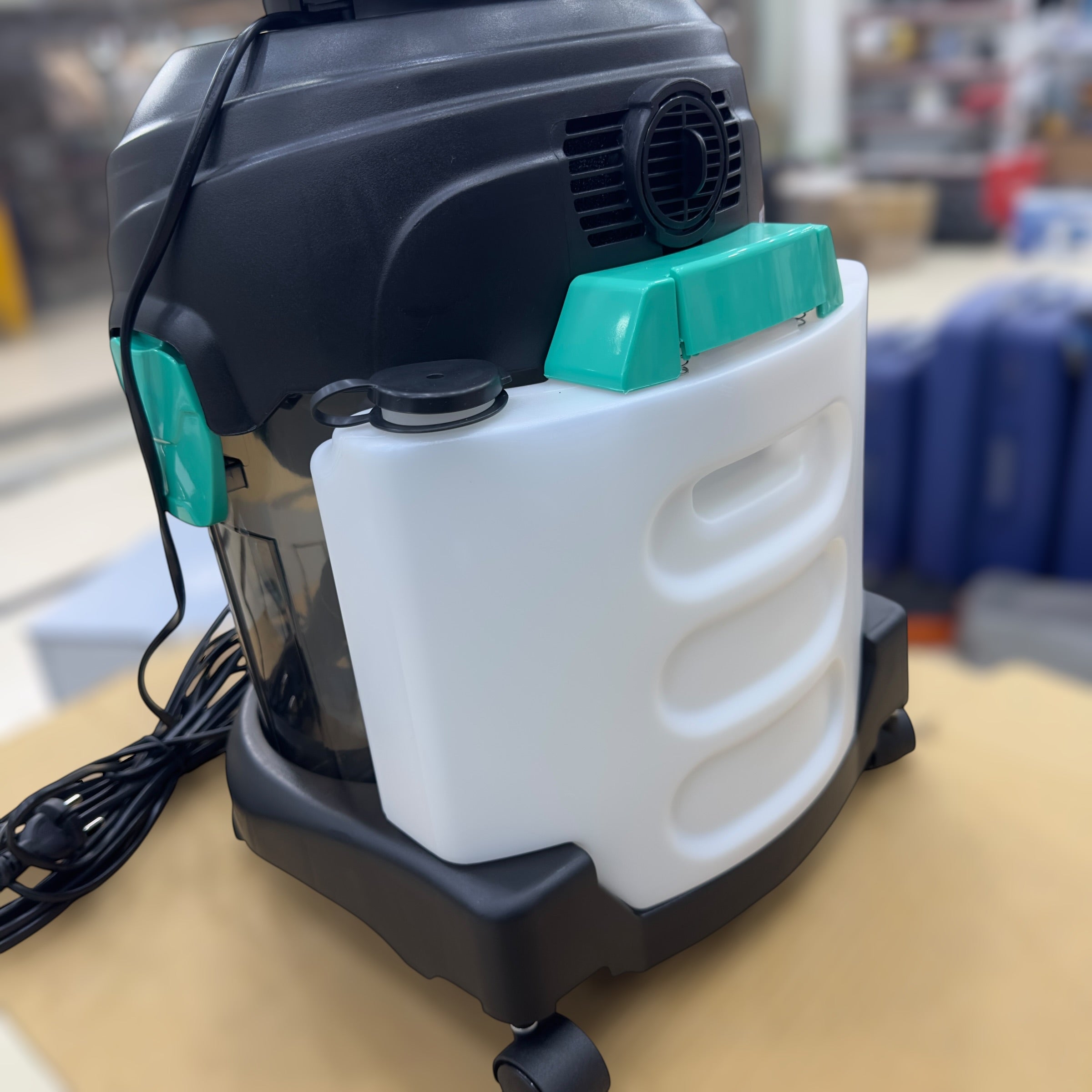 Uakeen  Wet and Dry Shampoo Vacuum Cleaner ZL-930